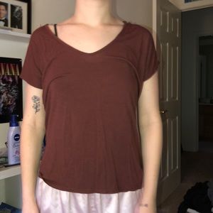 burgundy t shirt
